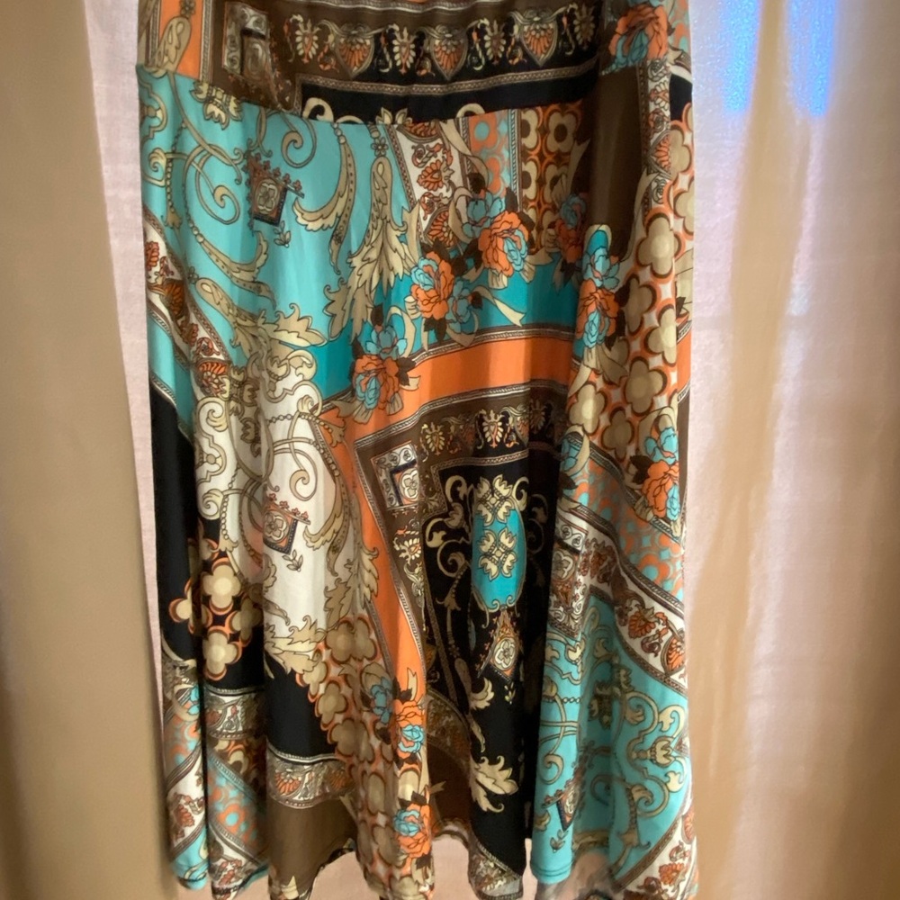 Elegant Multicolor Patterned Skirt